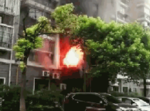 上海电动车行起火 致多人伤亡