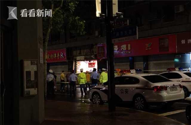 上海商铺招牌脱落 致3死6伤安监部门已介入调查
